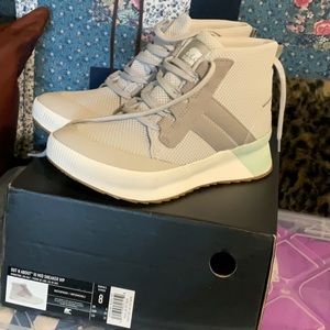 Sorel waterproof hightop sneakers size 8, worn once, light gray, green accent